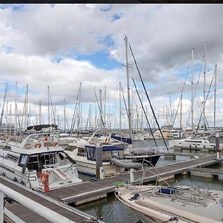 מלון ליסבון Beautiful And Magnific Yacht מראה חיצוני תמונה