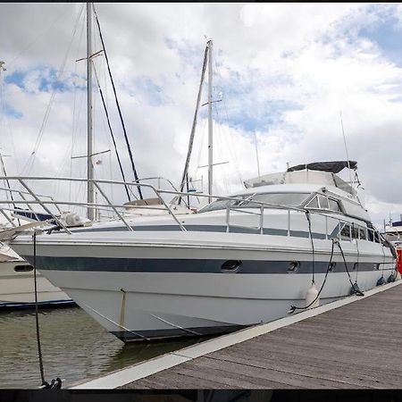 מלון ליסבון Beautiful And Magnific Yacht מראה חיצוני תמונה