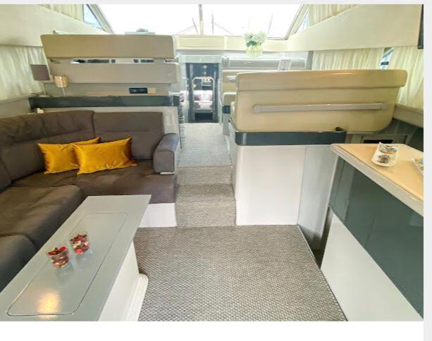 מלון ליסבון Beautiful And Magnific Yacht מראה חיצוני תמונה