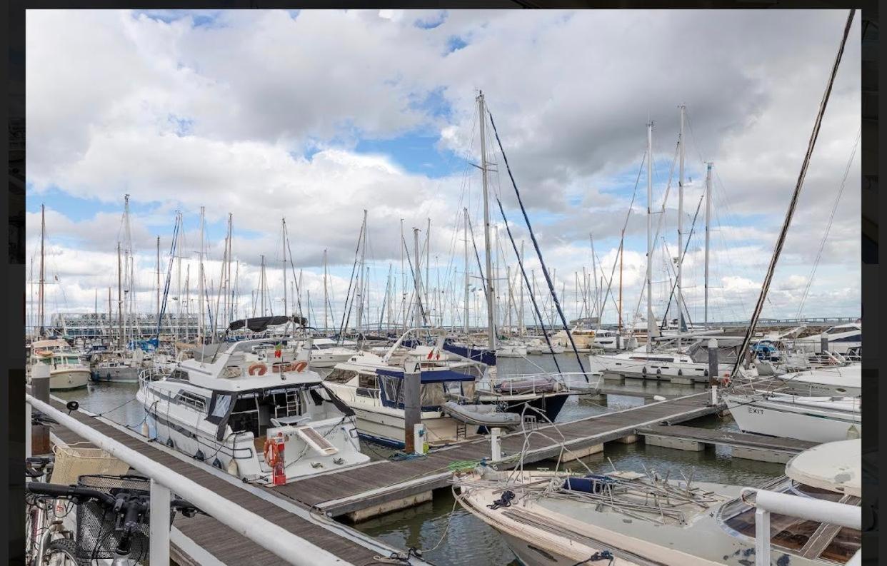 מלון ליסבון Beautiful And Magnific Yacht מראה חיצוני תמונה