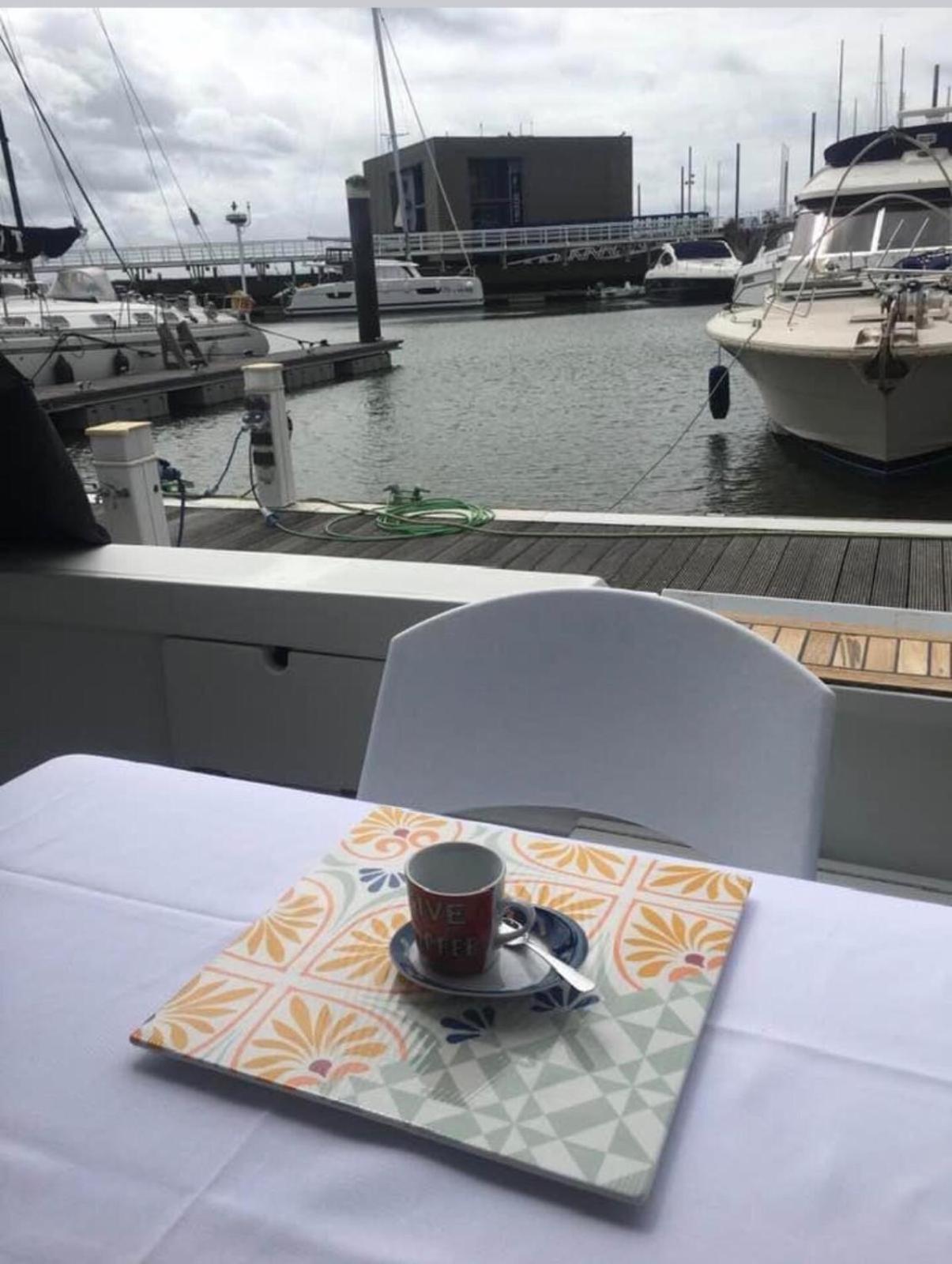מלון ליסבון Beautiful And Magnific Yacht מראה חיצוני תמונה