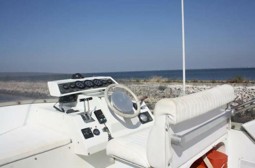 מלון ליסבון Beautiful And Magnific Yacht מראה חיצוני תמונה