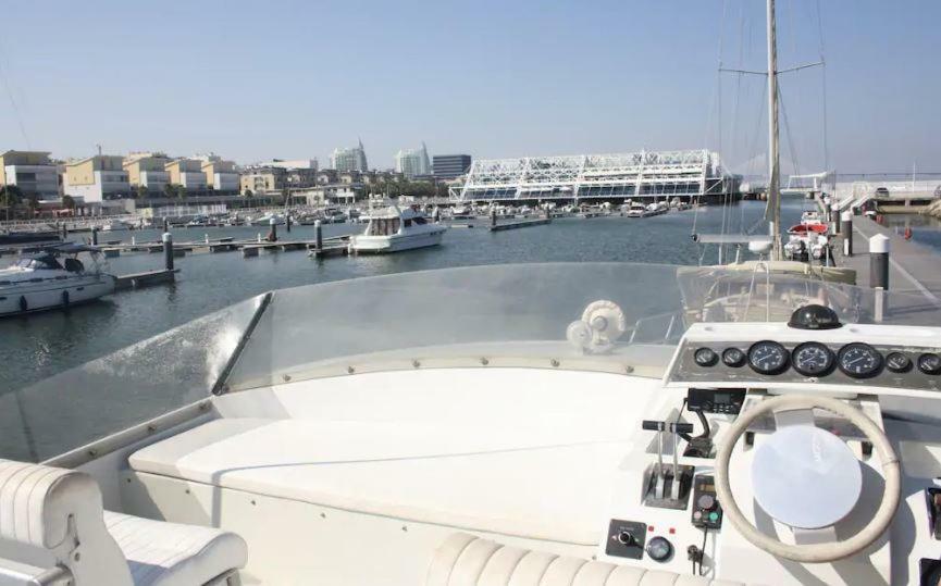 מלון ליסבון Beautiful And Magnific Yacht מראה חיצוני תמונה