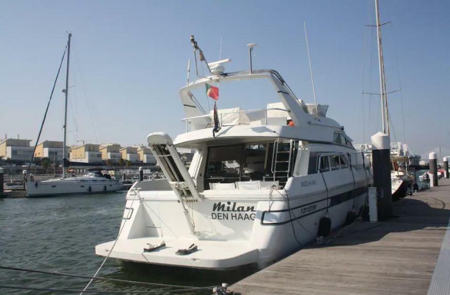 מלון ליסבון Beautiful And Magnific Yacht מראה חיצוני תמונה