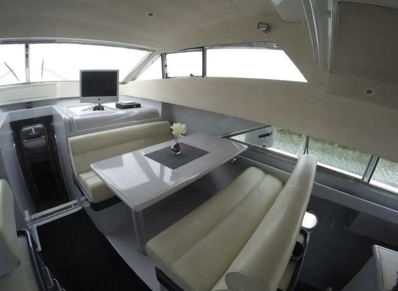 מלון ליסבון Beautiful And Magnific Yacht מראה חיצוני תמונה