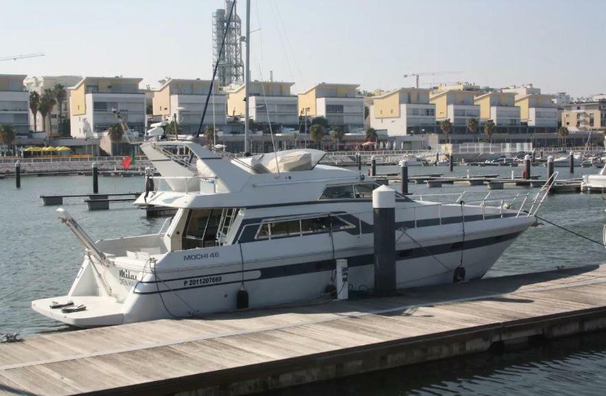 מלון ליסבון Beautiful And Magnific Yacht מראה חיצוני תמונה