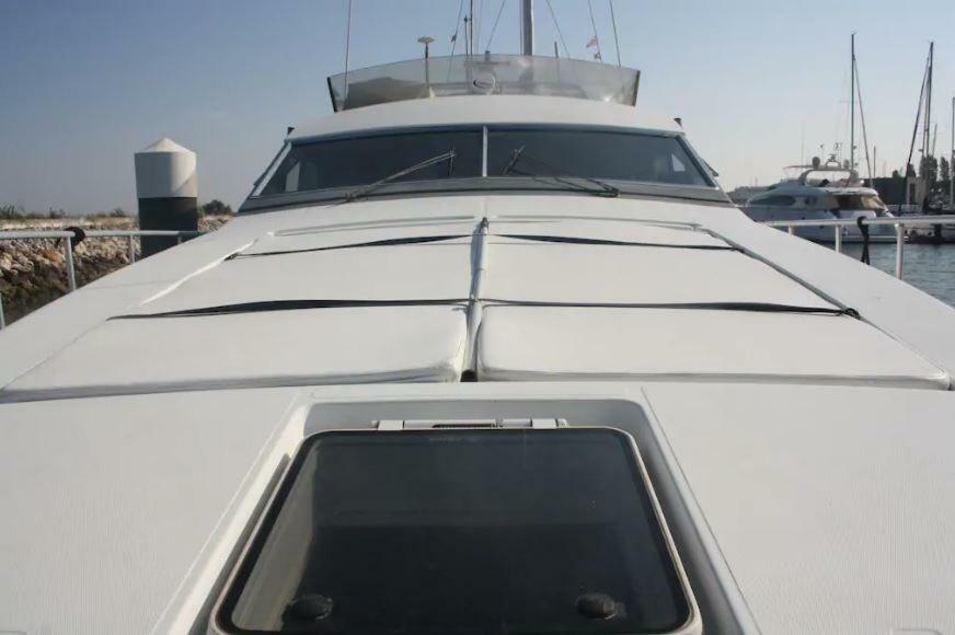מלון ליסבון Beautiful And Magnific Yacht מראה חיצוני תמונה